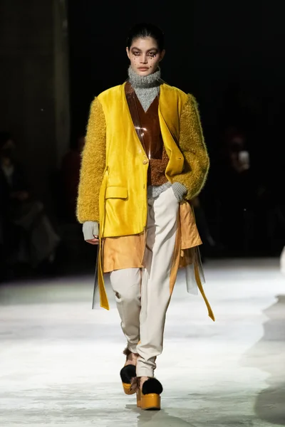 Look 37